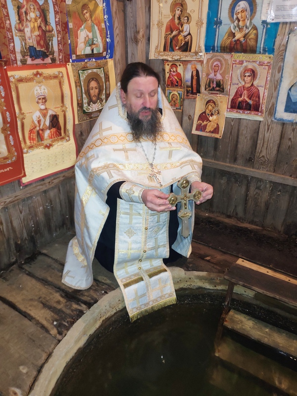 Великое освящение воды на источнике